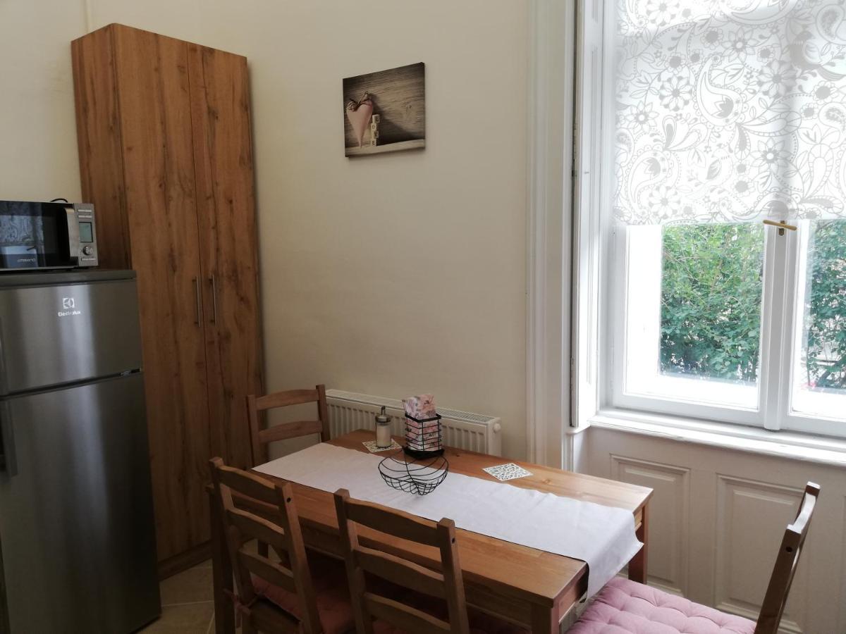 Gold 2 Apartman Шопрон Екстериор снимка