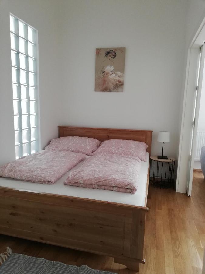 Gold 2 Apartman Шопрон Екстериор снимка